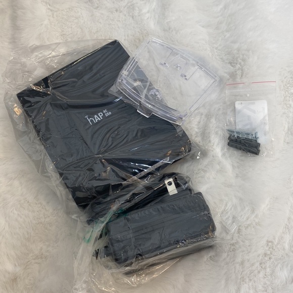 MikroTik hAP ac lite Dual-concurrent Access Point (RB952Ui-5ac2nD-US) - Picture 1 of 5